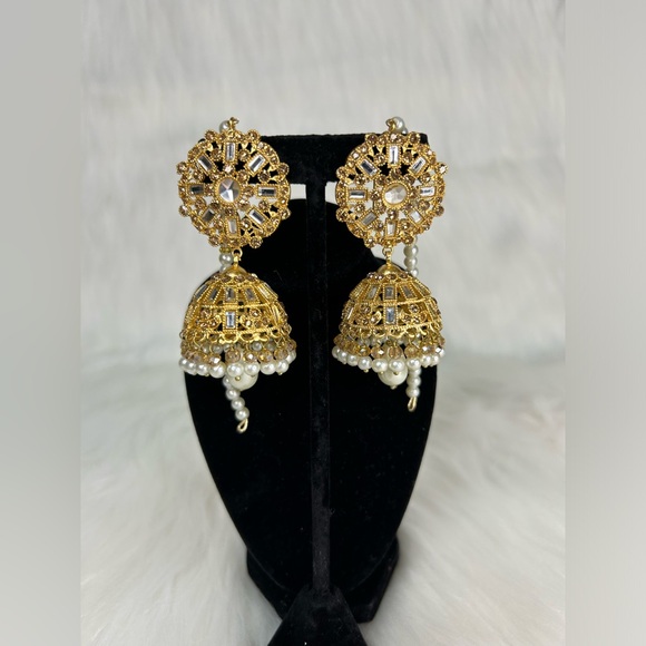 Beautiful Golden Jhumka Earrings With Ear Chain. - Picture 1 of 6